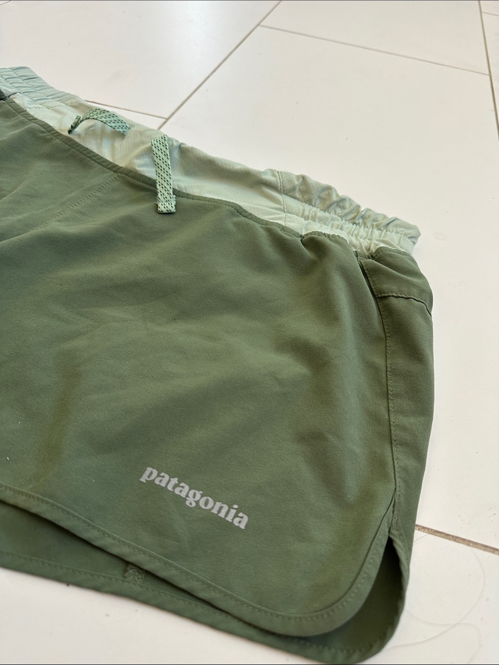 Patagonia Sage and Olive Women’s Athletic Shorts M - Picture 2 of 4